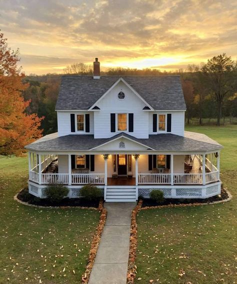 Wraparound Porch, Southern House, Dream Life House, Gorgeous Houses, Cute House, Country House Plans, Dream House Interior, Dream House Exterior, House Goals