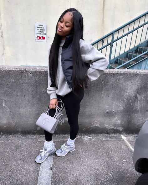 New Balance Grey Outfit, Outfits Black Women Fall, Outfits 2023 Trends, Outfits For School Fall, Outfits Aesthetic Fall, Outfits 2023 Fall, New Balance Grey, Fall Outfits Black, Fall Outfits Black Women