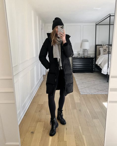 Long Black Puffer Coat Outfit, Black Puffer Coat Outfit, Black Outfit For Women, Long Puffer Jacket Outfit, Parka Outfit Winter, Scarf Chanel, Black Puffer Jacket Outfit, Long Jacket Outfit, Parka Jacket Outfit