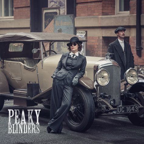 Peaky Blinders Outfit Women, Aunt Polly Peaky Blinders, Peaky Blinders Outfit, Peaky Blinders Fashion, Peaky Blinders Dress, Peaky Blinders Costume, Peaky Blinders Theme, Peaky Blinders Series, Peaky Blinders Wallpaper