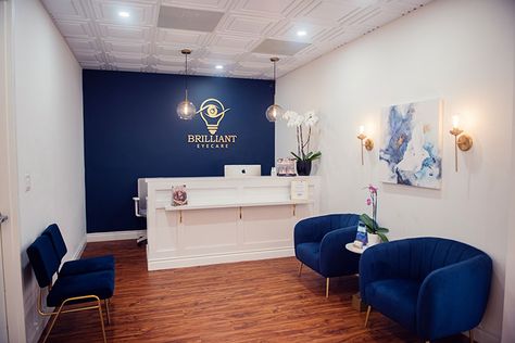 Blue Office Design Modern, Business Office Interior Design Reception Areas, Receptionist Office Decor, Small Medical Office Design, Waiting Area Ideas Office, Blue Salon Decor, Office Interior Design Blue, Reception Office Ideas, Reception Waiting Area Interior Design