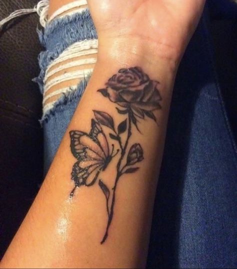 Rosen Tattoo Frau, Tato Dengan Makna, Tato Jari, Hand Tattoos For Girls, Cute Hand Tattoos, Pretty Hand Tattoos, Snakebites, Forarm Tattoos, फोटोग्राफी 101