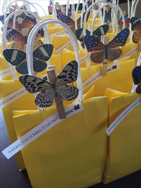 Butterfly birthday goodie bags. #butterfly #party Butterfly Birthday Goody Bags, Butterfly Theme Return Gifts, Butterfly Party Favors Goody Bags, Butterfly Goodie Bags, Butterfly Birthday Party Decorations, Butterfly Themed Birthday Party, Butterfly Party Favors, Butterfly Birthday Theme, Birthday Party Goodie Bags