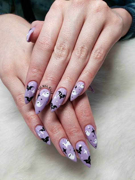 Spooky Pastel Nails, Purple Pink Halloween Nails, Halloween Nails Short Oval, Cute Bat Nails, Ghost And Bat Nails, Purple Bat Nails, Lavender Fall Nails, Baby Blue Halloween Nails, Halloween Pastel Nails