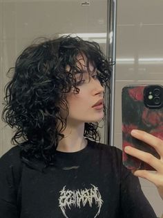 Shaggy Haircut For Curly Hair, Aesthetic Haircuts For Curly Hair, Shag Haircut With Curly Hair, Curly Medium Haircuts Natural Curls, Curly Short Layered Haircuts, Alternative Haircuts For Curly Hair, Shag Curly Hair Short, Shag Haircut Curly Short, Shag Haircut On Curly Hair