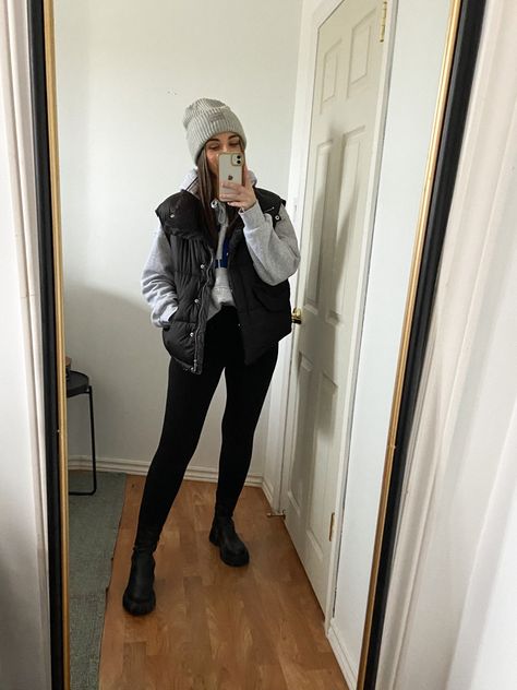 Black Leggings Outfit Rainy Day, Cold Rain Outfit, Snow Vest Outfit, Cold Weather Outfits Beanie, Winter Walk Outfit Casual, Comfy Vest Outfits, Outfits To Wear With A Black Vest, Rain Weather Outfit, Women’s Black Vest Outfit