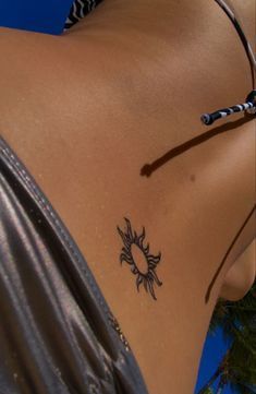 Tramp Stamp Tattoos, Tato Minimal, Hippie Tattoo, Tattoos Infinity, Tato Henna, Muster Tattoos, Petite Tattoos, Tramp Stamp, Discreet Tattoos