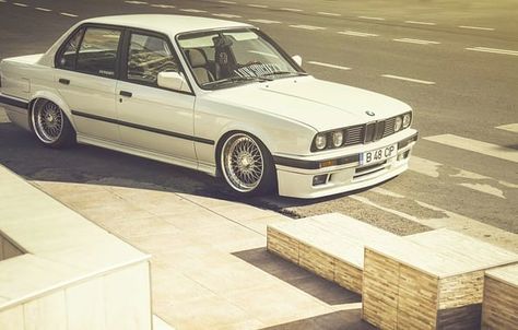 BMW E30 White Bmw, Bmw E30, Bmw Cars, Bmw 3 Series, Modern Classic, Walk In, Dream Cars, The City, Classic Cars