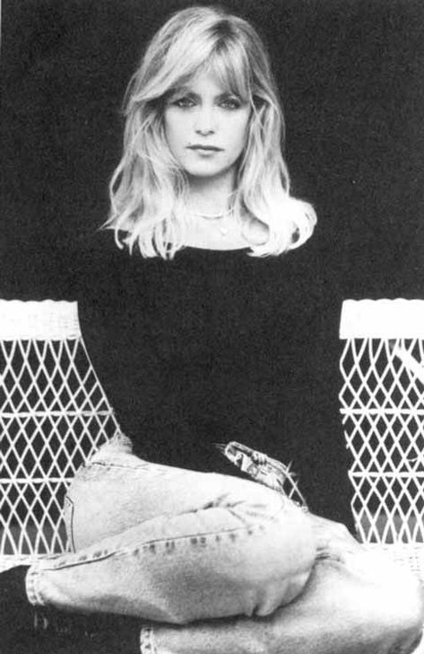 Goldie Hawn circa 1980 Goldie Hawn Hair, Private Benjamin, Goldie Hawn Kurt Russell, Jewish Women, Goldie Hawn, Natalie Wood, Successful Women, Hair Envy, Production Company