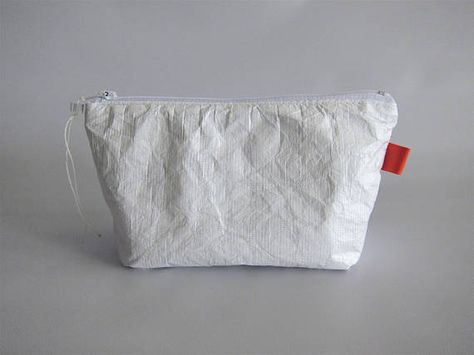 White toiletry handbag white tyvek pouch white cosmetic bag Fabric Building, Tyvek Bags, Fabric Buildings, Washable Paper Bag, Innovative Packaging, Clothing Packaging, White Makeup, White Pen, Toiletry Pouch