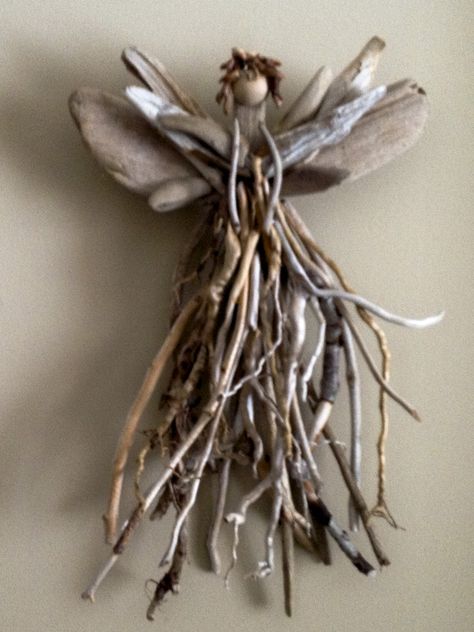 driftwood Driftwood Angels, Angels Crafts, Tre Kunst, Twig Crafts, Driftwood Diy, Twig Art, Driftwood Projects, Deco Nature, Driftwood Decor