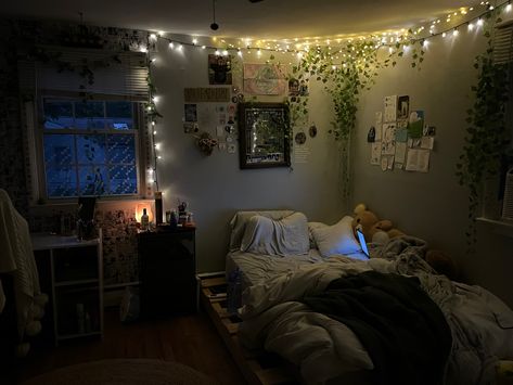 room inspo Dr Room Claims, Basement Room Aesthetic, Room Chill Corner, Room Claims For Dr, Basement Bedroom Aesthetic, Small Room Ideas Aesthetic Grunge, Room Inspo Dark, Room Inspiration Dark, Shifting Room