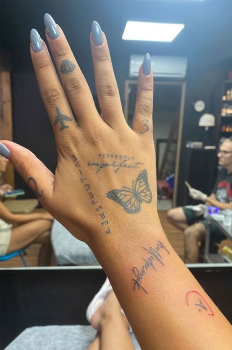 Butterfly Tattoo, Butterfly Tattoo on arm, butterfly tattoo on hand, butterfly tattoo designs, butterfly tattoo small Minimal Tattoo On Hand, Patch Work Women Tattoo, Quote Hand Tattoo, Hands Tattoo For Women, Hand Tattoo Female, Arm Writing Tattoo, Turkey Tattoos, Tattoos Man, Perspective Tattoos