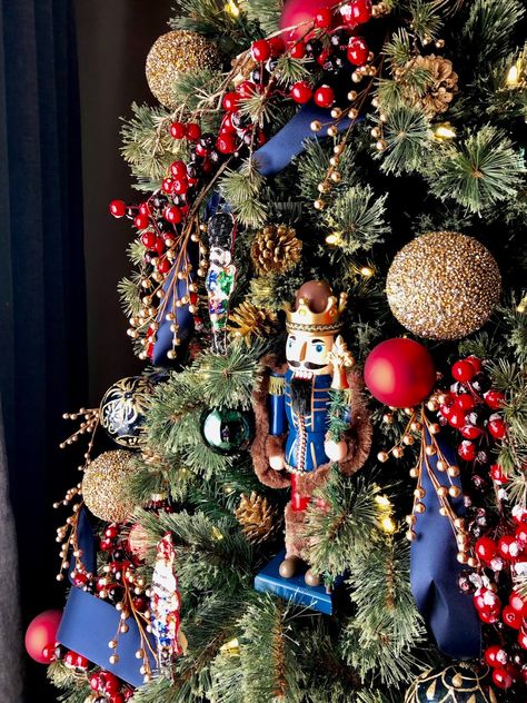 Timeless Classic Nutcracker - Kunna by Karla Christmas Tree Anthropologie, Toy Soldier Christmas Tree, New Christmas Tree Decor Ideas 2022, Christmas Tree With Nutcrackers, Christmas Tree Ideas Nutcracker, Nutcracker Decorations Ideas, Christmas Tree Decor Ideas 2022, Classic Christmas Tree Decor, Timeless Christmas Tree