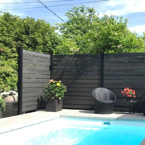 Modern Privacy Screen Outdoor, Black Privacy Wall, Pool Equipment Fence Ideas, Privacy Screen For Pool, Decks With Privacy Walls, Patio Privacy Wall Ideas, Inexpensive Privacy Fence, Black Privacy Fence, Hoft Solutions