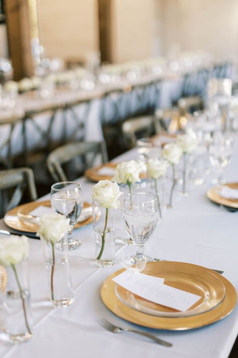 Single White Rose Centerpiece Wedding, Single Rose Table Decor, White Rose Bud Vase Wedding, All White Wedding Table Setting, Single Stem Centerpiece, Single Rose Centerpiece, Minimalist Centerpiece Wedding, White Rose Wedding Decor, Simple Wedding Table Centerpieces