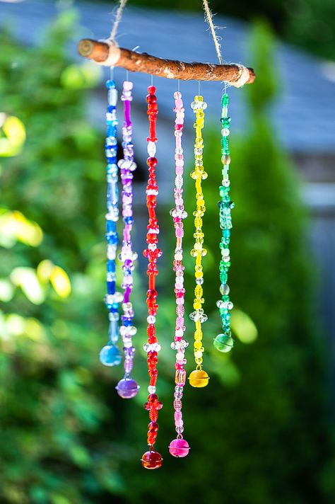 Homemade Wind Chimes, Craft For Summer, Wind Chimes Homemade, Beaded Diy, Glass Bead Crafts, Small Patio Decor, Wind Chimes Craft, Diy Wind Chimes, Summer Crafts For Kids