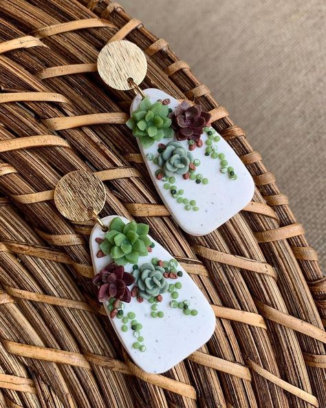 Polymer Clay Succulent Earrings, Clay Succulents Diy, Mythical Accessories, Polymer Clay Succulent, Clay Succulents, Polymer Clay Recipe, Earring Art, Clay Embroidery, Fimo Ideas