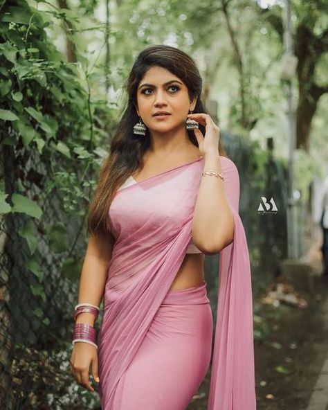 Reshma Rajan, Arabian Women, Saree Photoshoot, Beautiful Dresses For Women, February 8, What To Say, Plus Size Beauty, Beautiful Curves, Stop It