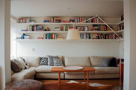 Shelf Over Sofa, Bookshelves Above Couch, Shelves Over Sofa, Living Room With Books, Shelf Above Couch, Living Room Shelving, Ideas Decoracion Salon, Home Library Rooms, Bookshelves In Living Room