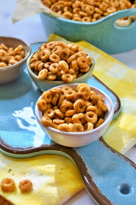 Cheerios Snack Mix, Cheerios Snacks, Cheerios Recipes, Snack Mix Recipe, Fajita Spices, Easy To Make Snacks, Vegan Chili, Snack Mix Recipes, Crunchy Snack