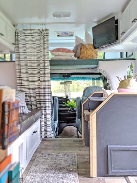 A woman transforms vintage RVs into dream vacation spots - Insider Class A Rv Renovation Ideas, Class C Rv Renovation, Class C Motorhome Makeover, Class C Renovation, Class C Rv Over Cab Storage Ideas, Class A Remodel, Class C Rv Decorating Ideas, Class C Rv Remodel Before And After, Class C Motorhome Remodel