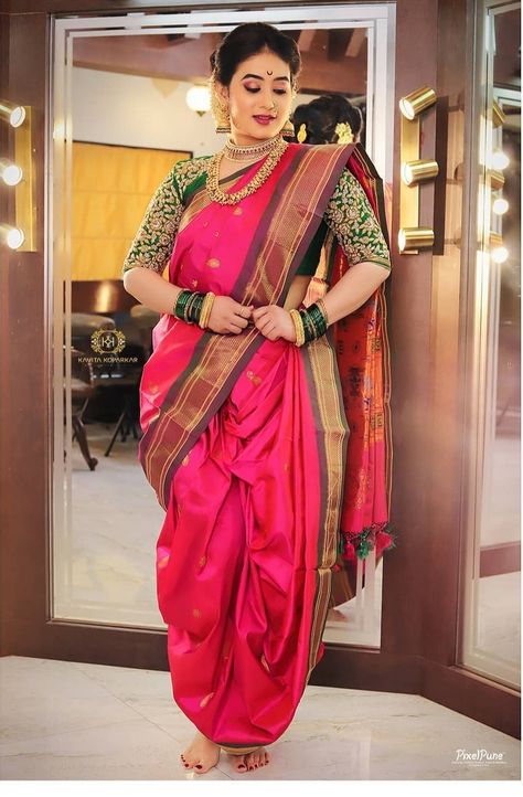 Nauvari Saree Colours, Brahmani Nauvari Saree, Navvari Sadi Blouse Back Design, Navari Saree Blouse Patterns, Navvari Sadi Pattern, Maharashtrian Nauvari Look, Peshwai Nauvari Saree Look, Brahmani Nauvari, Marathi Saree Look Simple