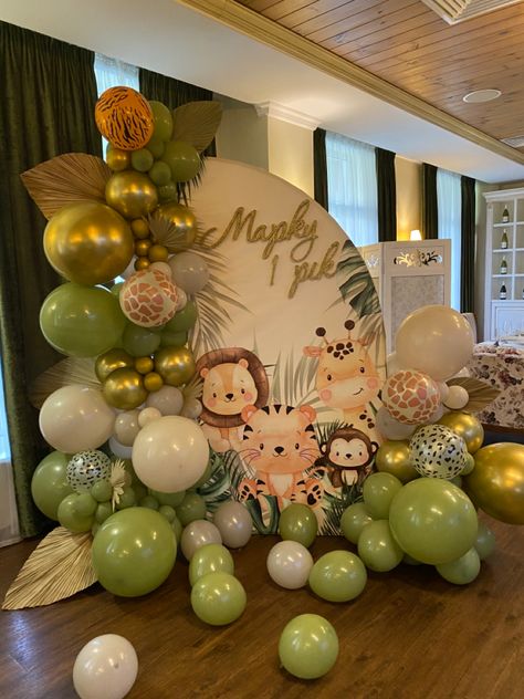 Safari Animal Birthday Party Decoration, Animal Theme Birthday Decoration, Birthday Themes Simple, Baby Safari Birthday Party, 1st Birthday Safari Theme, Safari Baby Theme, Birthday Decorations Simple, Decoracion Baby Shower Safari, Baby Shower Ideas Safari