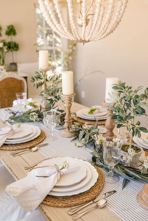 Spring Table Settings: How to Create a Gorgeous Spring Table | Spring table decor, Dining room table decor, Spring table settings Bright Tablescape, Home Table Setting, Spring Table Settings, Spring Table Decor, Dining Room Table Decor, Centerpiece Table, Spring Tablescapes, Dinner Table Decor, Table Inspiration