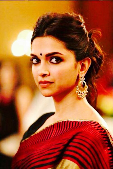 Deepika Padukone Deepika Padukone Piku, Deepika Padukone Hair, Deepika Padukone Saree, Dipika Padukone, Saree Hairstyles, Deepika Padukone Style, Indian Woman, Bride Hair, Hairstyles Ideas