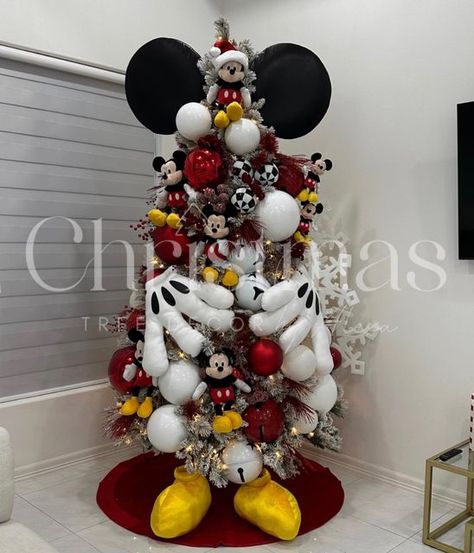 Disney Themed Christmas Trees Mickey Mouse, Mickey And Minnie Mouse Christmas Tree, Mickey Mouse Diy Crafts, Christmas Mickey Mouse Decorations, Mickey Mouse Christmas Decor, Minnie And Mickey Christmas Tree, Mickey Mouse Tree Christmas, Christmas Tree Mickey Mouse, Disney Theme Christmas Tree