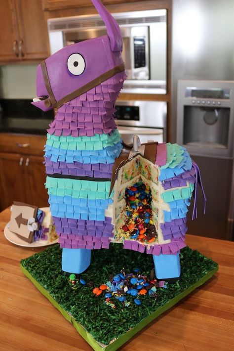 Fortnite Photos, Dolci Harry Potter, Cake Fortnite, 3d Dort, Llama Cake, Fortnite Logo, Fortnite Llama, Fortnite Wallpaper, Fortnite Characters