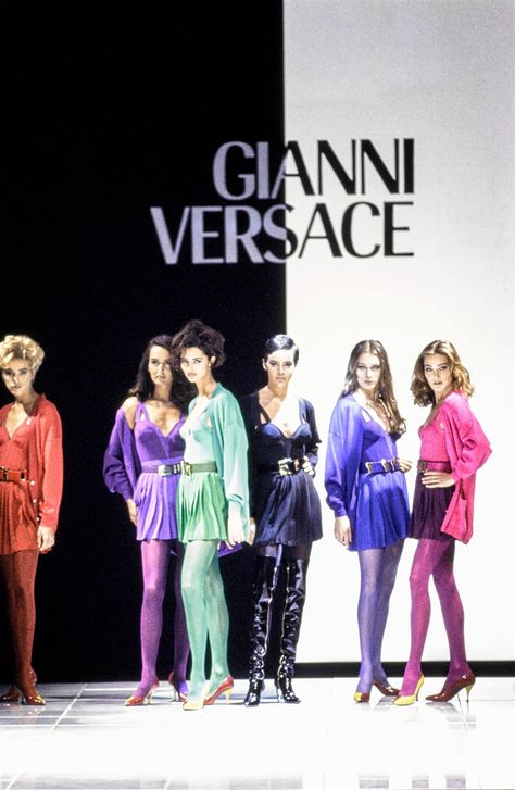 Vintage Versace Dress, Versace 90s, Versace Runway, 90s Runway Fashion, Fashion Paris, Original Supermodels, 90s Supermodels, 80s And 90s Fashion, Versace Fashion