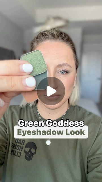 Green Colour Eye Makeup, How To Green Eyeshadow, Eyemakeup Green Eyes Tutorial, Green Shadow Makeup Tutorial, Eye Shadow For Green Dress, Eye Shadowing Tutorial Green Eyes, How To Wear Colorful Eyeshadow, Green Eyes Green Eyeshadow, Green Makeup Step By Step