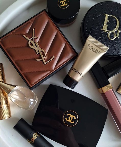 #chanel #chanelmakeup #ysl #yslbeauty #dior #aesthetic #makeup #makeupoftheday #makeuplover #makeupgoals #lipgloss #perfume #diorperfume Chanel Lipgloss Aesthetic, Expensive Makeup Aesthetic, Chanel Clothes Women, Makeup Expensive, Soft Girl Makeup, Channel Makeup, 50 Party, Red Carpet Makeup, Biker Couple