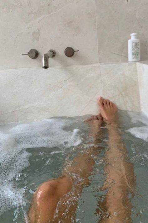 Aesthetic Bath, Bath Aesthetic, Get My Life Together, Healthy Girl, Healthy Lifestyle Inspiration, Youthful Skin, Clean Girl, Future Life, Self Care Routine