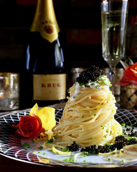 Lemon Butter Spaghetti Tower with Caviar - Taste With The Eyes Lemon Butter Spaghetti, Butter Spaghetti, Spaghetti Tower, Caviar Appetizers, Caviar Recipes, The Usual Suspects, Champagne Taste, Recipes Appetizers And Snacks, Pasta Lover