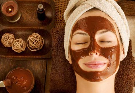 Coffee has many anti-oxidants that function against skin damage. It plays a great role in reducing the puffiness under the eyes. Chocolate Facial, Obličejové Masky, Diy Facials, Chocolate Face Mask, Facial Recipe, Face Mask For Pores, Coffee Face Mask, Glowing Skin Mask, Natural Acne