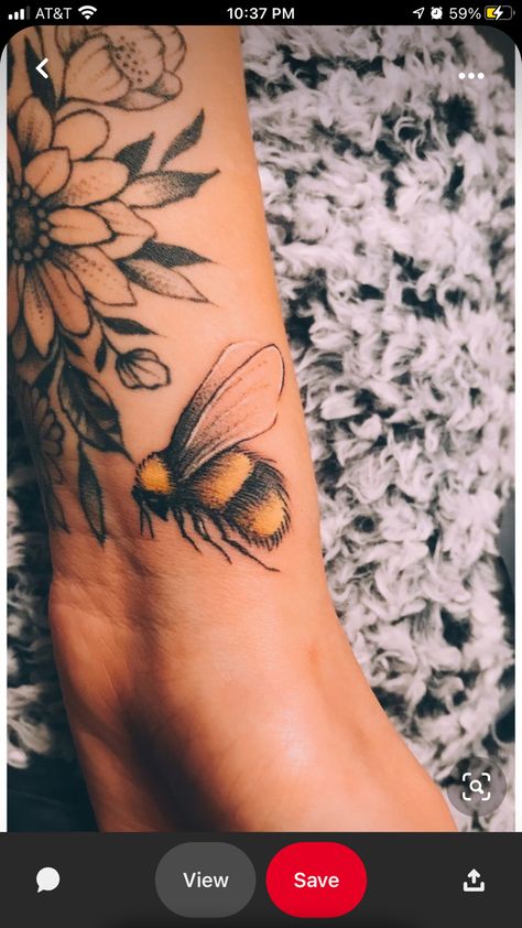 Bee And Hummingbird Tattoo, Bee Tattoos For Women, Bee And Flower Tattoo, Insect Tattoos, Honey Bee Flowers, Honey Bee Tattoo, Honeycomb Tattoo, Bumble Bee Tattoo, Bee Flowers