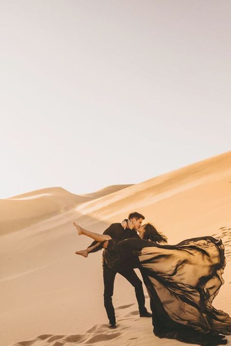 Desert Photoshoot Ideas, Sand Dunes Photoshoot, Dubai Photoshoot, Shooting Camera, Desert Photoshoot, Engagement Pictures Poses, Posing Inspiration, Couple Photoshoot Poses, Prewedding Photography