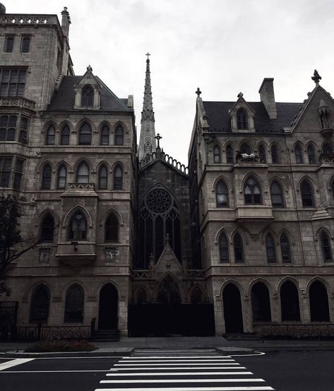 Aviv Grimm — From yesterday’s gloomy walk. Gothic Academia, Dark Acadamia, Hogwarts Aesthetic, Slytherin Aesthetic, Gothic Aesthetic, Arte Obscura, Dark Academia Aesthetic, Academia Aesthetic, Gothic Architecture