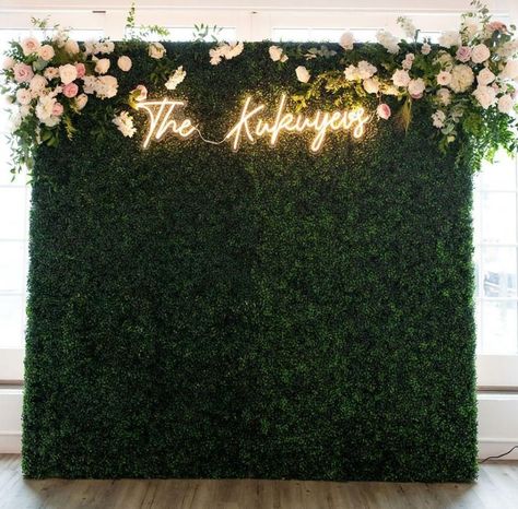 Flower Background Wedding Backdrop Ideas, Plant Wall Wedding Backdrop, Floral Wall With Neon Sign Wedding, Greenery Backdrop For Wedding, Green Grass Background Wedding, Backdrop With Neon Sign Wedding, Wedding Backdrop Reception Neon Sign, Plant Photo Backdrop, Greenery And Flower Wall