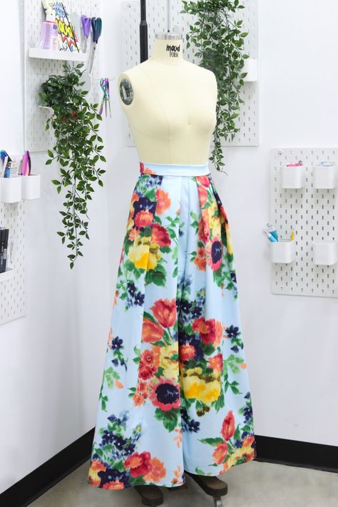 4 Pants Trends We Love for Spring - Free Sewing Patterns - Mood Sewciety Plus Size Pants Sewing Pattern, Bra Top Sewing Pattern, Free Summer Sewing Patterns, Sewing Patterns Pants, Drawstring Pants Pattern, Textiles Alevel, Skirt Pants Pattern, Spring Sewing Patterns, Mood Patterns