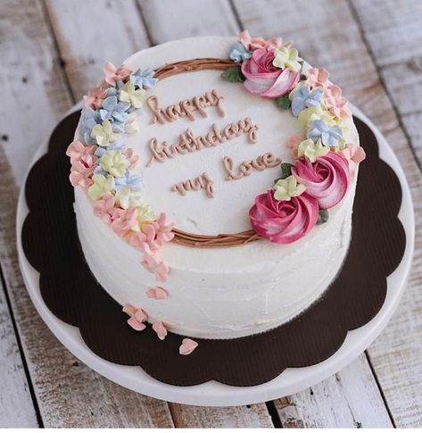 Happy Birthday Cake Images For Wife Birthday Cake For Wife, Birthday Cake Designs, Aesthetic Cake, Birthday Cake With Flowers, Happy Birthday Cake Images, Simple Cake Designs, Cake Name, Cake Decorating Frosting, Simple Birthday Cake