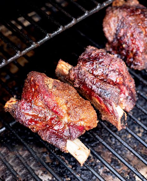 Short Ribs Smoker Recipe, Campfire Meal, Smoked Beef Short Ribs, Pellet Smoker Recipes, Smoked Beef Ribs, Beef Ribs Recipe, Beef Short Rib Recipes, Tender Meat, Short Ribs Recipe