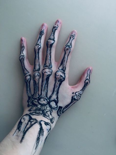 Bones Drawn On Your Hand, Female Skull Hand Tattoo, Skeleton Tattoos Hand, Alternative Hand Tattoo, Scelotin Hand Tattoo, Sharpie Tattoos Hand, Skeloten Hand Tattoos, Skull Hand Drawing On Hand, Skeletal Hand Tattoo