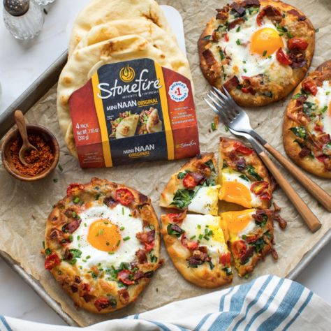 Breakfast Flatbreads: Kickstart Your Morning with These Tasty Ideas Using Stonefire® Naan Naan Bread Breakfast, Bread Breakfast Recipes, Breakfast Naan, Naan Breakfast, Mini Naan, Breakfast Egg Bake, Menu Sarapan Sehat, Recipes With Naan Bread, Sliced Tomatoes