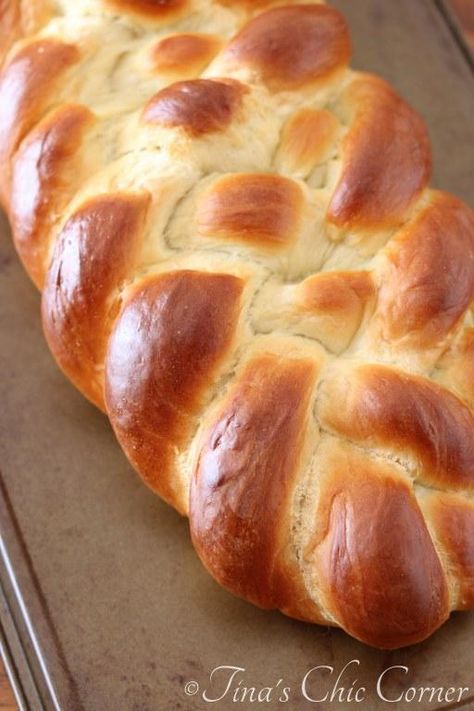 Easy Challah, Challah Recipe, Challah Bread Recipes, Stuffed Bread, Artisan Bread Recipes, Walnut Bread, Challah Bread, Loaf Of Bread, Bread Bun