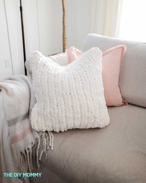 How to Knit a Chunky Pillow for Beginners: No Needles Required! | The DIY Mommy Bernat Blanket Big Yarn, Chunky Pillow, Diy Mommy, Chunky Knit Pillow, Big Yarn, Blanket Craft, Bernat Blanket, Chunky Knit Throw, Knit Throw