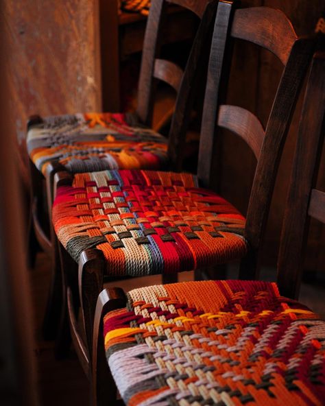 Coffee Shop Chairs, Great Room Addition, Woven Furniture Design, Stool Sample, Woven Chair, Woven Furniture, Diy Weaving, Objet Design, Creative Furniture